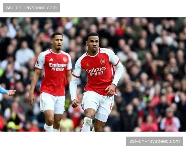 伤停补时阶段，萨卡制造关键前场任意球，厄德高主罚助攻加布里埃尔头球绝杀