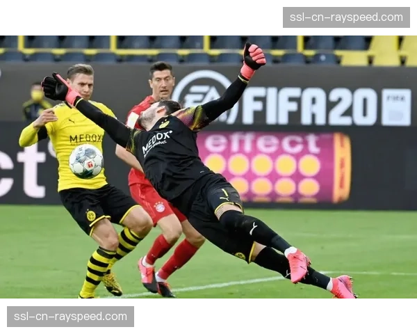 国家德比半场数据：多特蒙德控球率62%，但拜仁反击更具威胁。